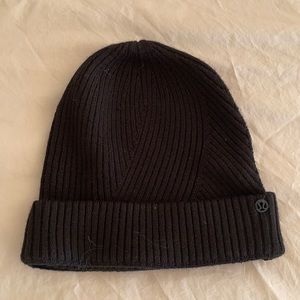 Lululemon black beanie